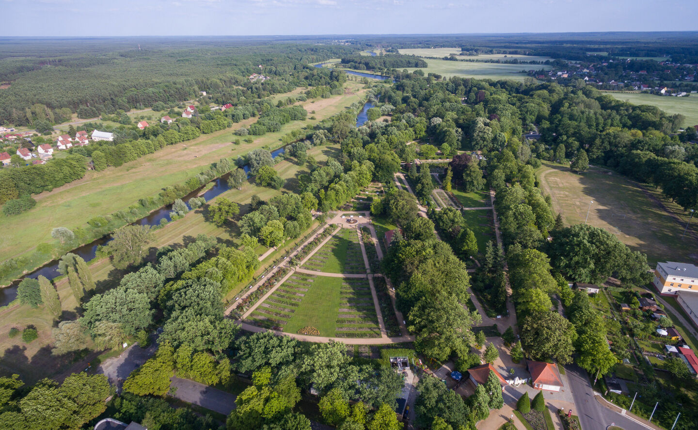 Luftbild mit Blick auf den Rosengarten (mittig), Foto: Rico Hofmann