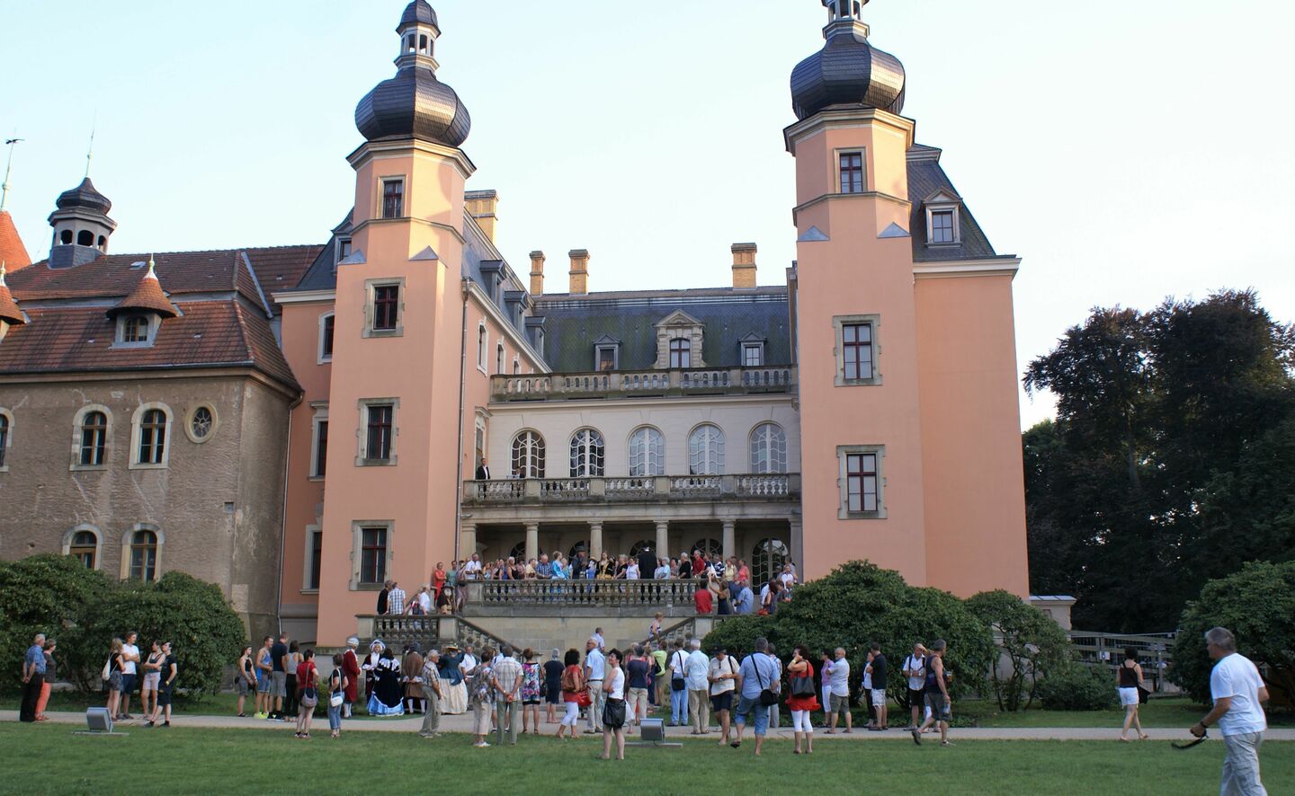 Nordseite Schloss Altd&ouml;bern bei einer G&auml;stef&uuml;hrung, Foto: Boris Aehnelt