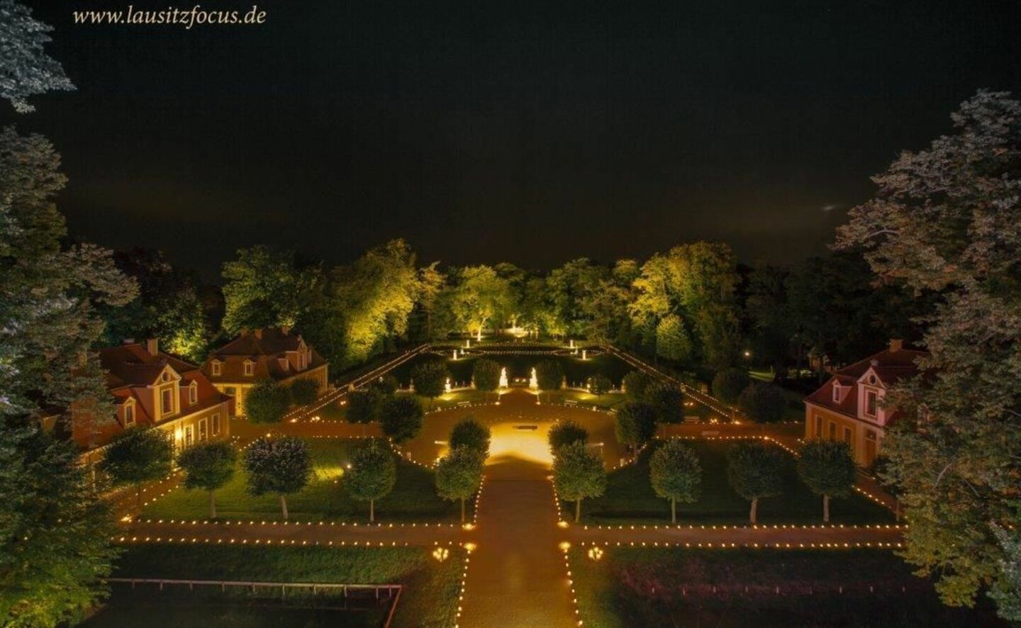 Blick von der Terrasse in den Barockgarten zum Lichterfest 2017, Foto: lausitzfocus