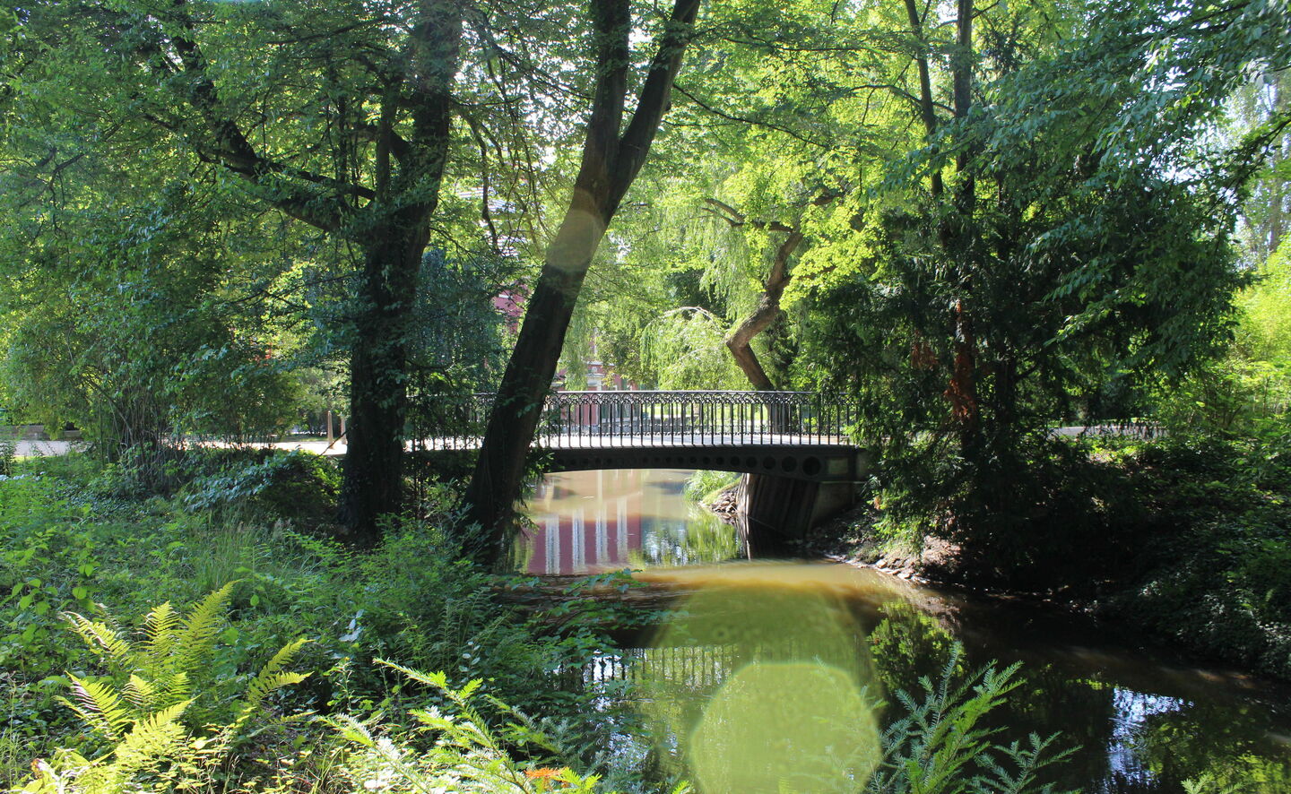 Schlossbr&uuml;cke zum Kavalierhaus, Foto: Stiftung &bdquo;F&uuml;rst-P&uuml;ckler-Park Bad Muskau&ldquo;