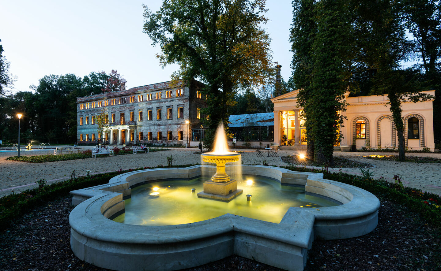 Schlosshof Zatonie, &copy; Leo Seidel 