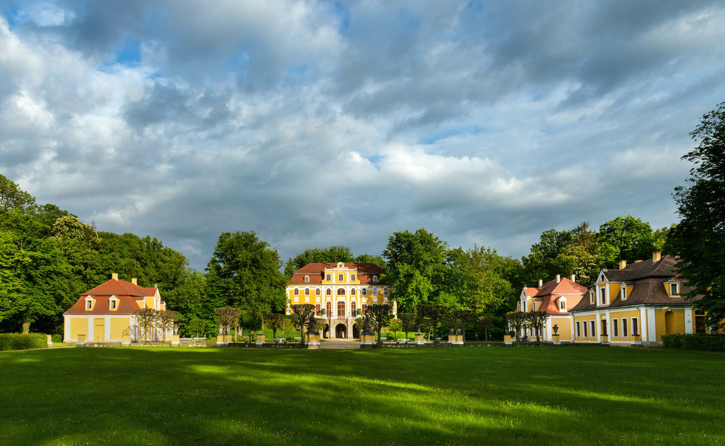 Schloss und Pavillons mit Ballustrade, &copy; Leo Seidel
