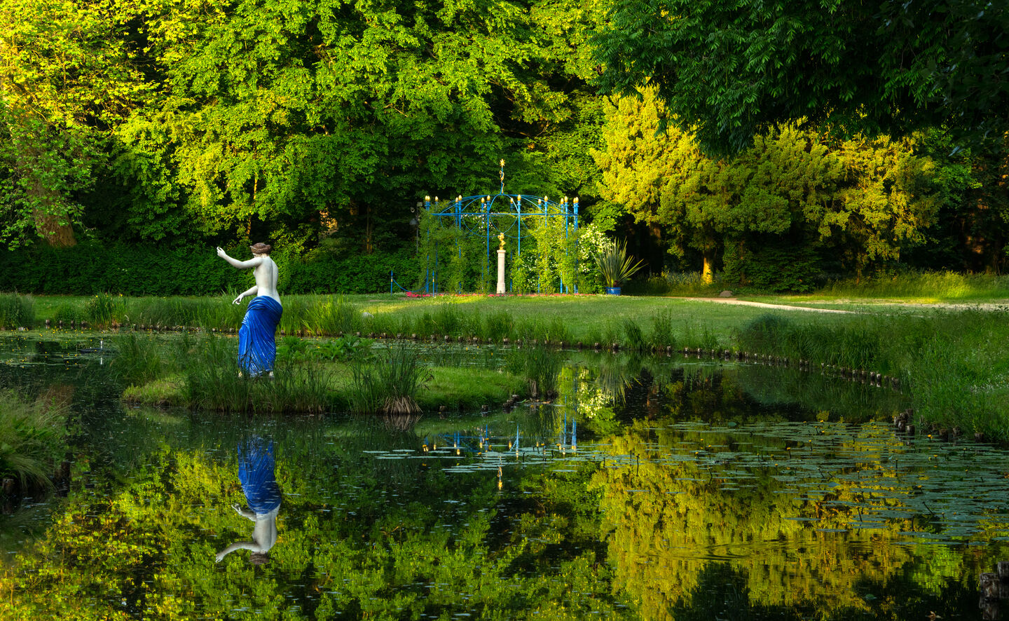 Blick &uuml;ber Schlosssee auf die Rosenlaube, &copy; Leo Seidel