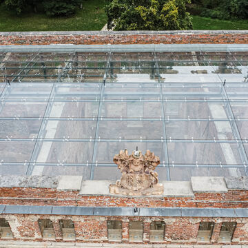 &uuml;berdachte Schlossruine in Zatonie, &copy; Władysław Czulak / Urząd Miasta Zielona G&oacute;ra