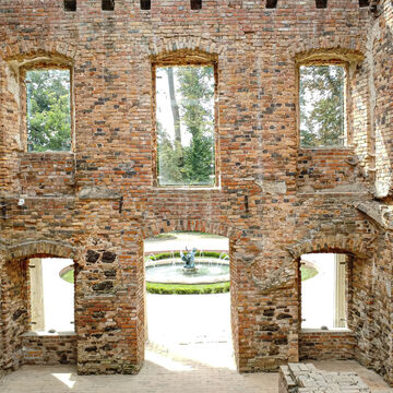 Glasfenster in Schlossruinen, &copy; Władysław Czulak / Urząd Miasta Zielona G&oacute;ra